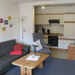 Wohnbereich mit Küchenzeile 11-32-10