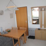 Blick von Küche zum Eingang 36-15-07