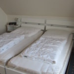 1tes Schlafzimmer m 10-29-28